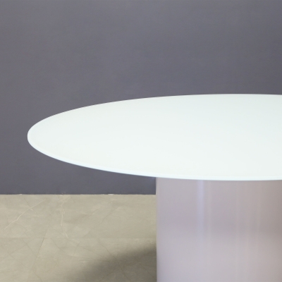 60-inch Omaha Oval Conference Table in 1/2-inch white tempered glass top, and white gloss laminate base.